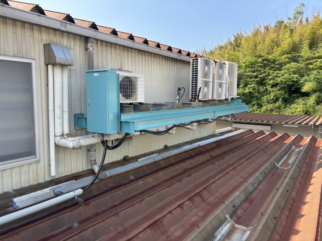 工場　室外機鉄骨架台塗装工事